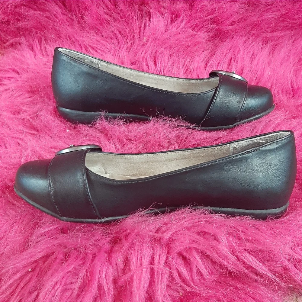 Missy Cliffs Black Flats Size 5W Wide Buckle Slip On Comfort Shoes
